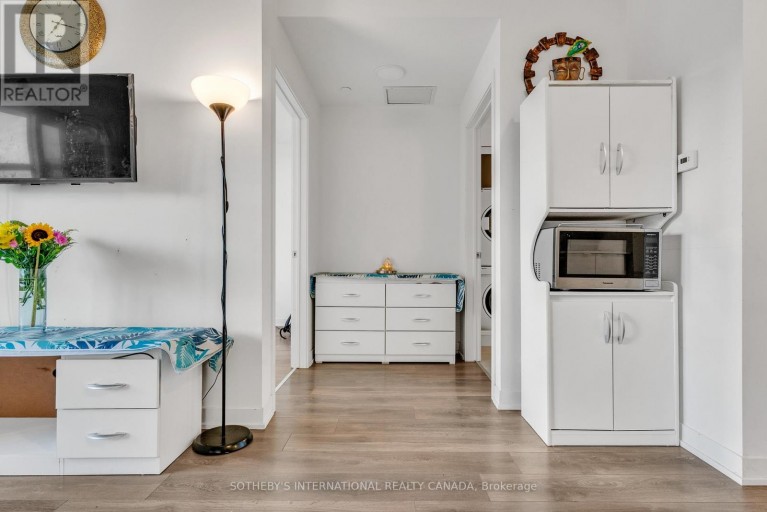 406 - 120 CANON JACKSON DRIVE, Toronto (Beechborough-Greenbrook), Ontario, M6M0B8