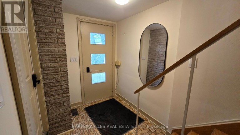 UPPER - 279 CORNELIUS PARKWAY, Toronto (Downsview-Roding-CFB), Ontario, M3K1T6