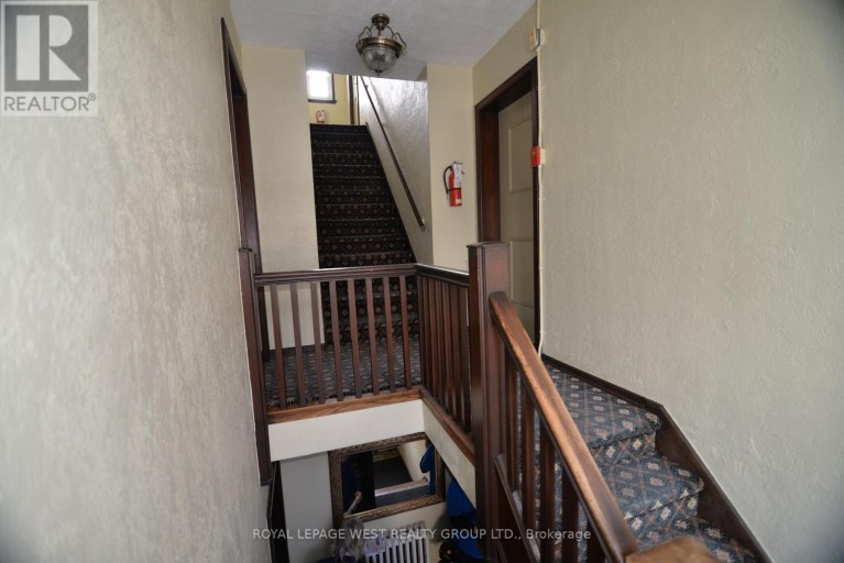 27 MOSSOM ROAD W, Toronto (High Park-Swansea), Ontario, M6S1L9