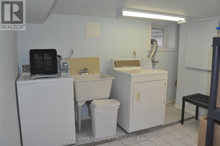 27 MOSSOM ROAD W, Toronto (High Park-Swansea), Ontario, M6S1L9