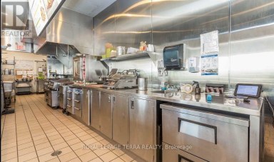 18267 YONGE STREET East Gwillimbury Ontario photo 17