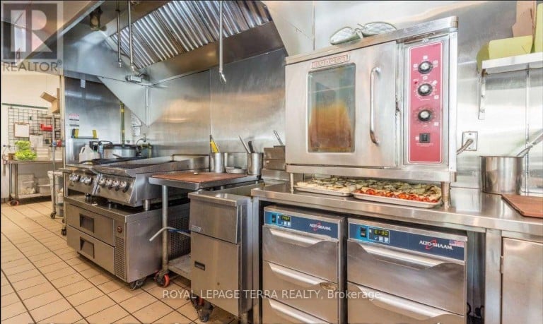 18267 YONGE STREET, East Gwillimbury, Ontario, L9N0J1