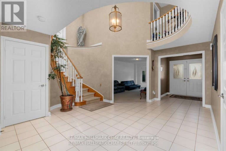 82 BISHOP DRIVE, Barrie (Ardagh), Ontario, L4N7P4