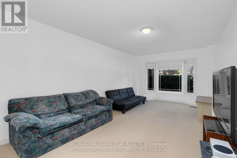 82 BISHOP DRIVE, Barrie (Ardagh), Ontario, L4N7P4
