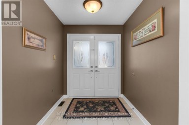 82 BISHOP DRIVE Barrie (Ardagh) Ontario photo 2