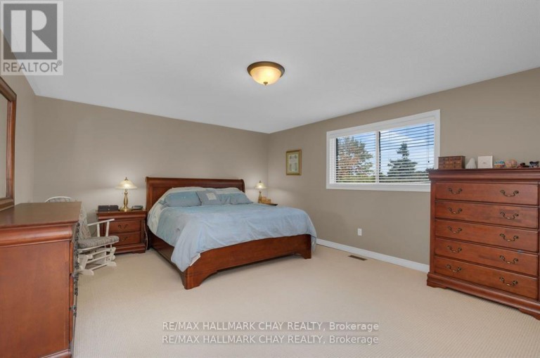 82 BISHOP DRIVE, Barrie (Ardagh), Ontario, L4N7P4