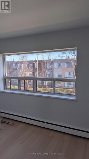 11 - 296 SAGUENAY AVENUE, Oshawa (McLaughlin), Ontario, L1J2M8
