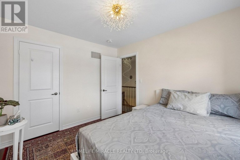 25 TRUE BLUE CRESCENT, Caledon (Bolton East), Ontario, L7E4K6