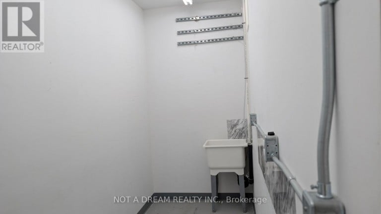 64 FRONT STREET N, Orillia, Ontario, L3V4R8