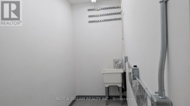 64 FRONT STREET N Orillia Ontario photo 17