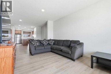 1612 Rangeview Drive SE Calgary Alberta photo 3