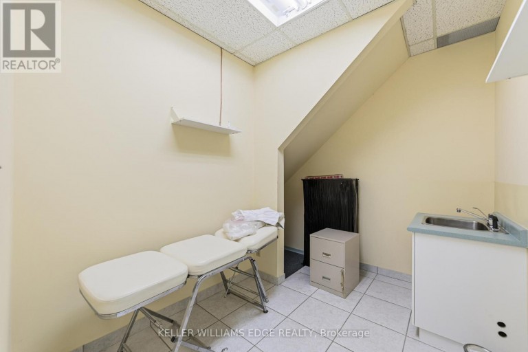 4136 DUNDAS STREET W, Toronto (Edenbridge-Humber Valley), Ontario, M8X1X3