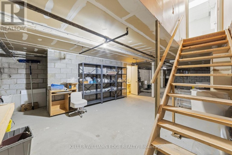 4136 DUNDAS STREET W, Toronto (Edenbridge-Humber Valley), Ontario, M8X1X3