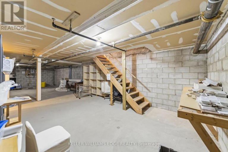4136 DUNDAS STREET W, Toronto (Edenbridge-Humber Valley), Ontario, M8X1X3