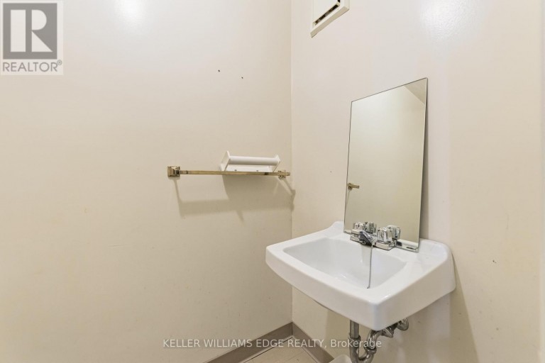 4136 DUNDAS STREET W, Toronto (Edenbridge-Humber Valley), Ontario, M8X1X3