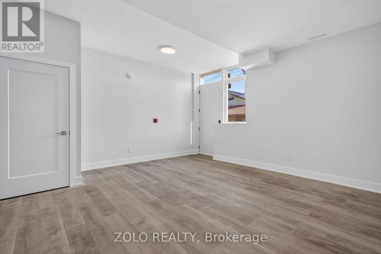 UNIT # 1 - 206 WELLINGTON STREET, Chatham-Kent (Wallaceburg), Ontario, N8A2X9