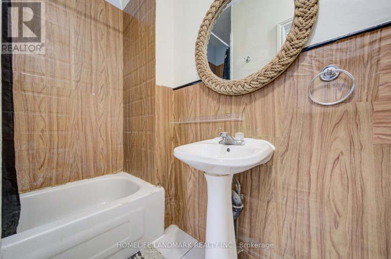MAIN & BSMT - 19 ARMSTRONG AVENUE, Toronto (Dovercourt-Wallace Emerson-Junction), Ontario, M6H1V9