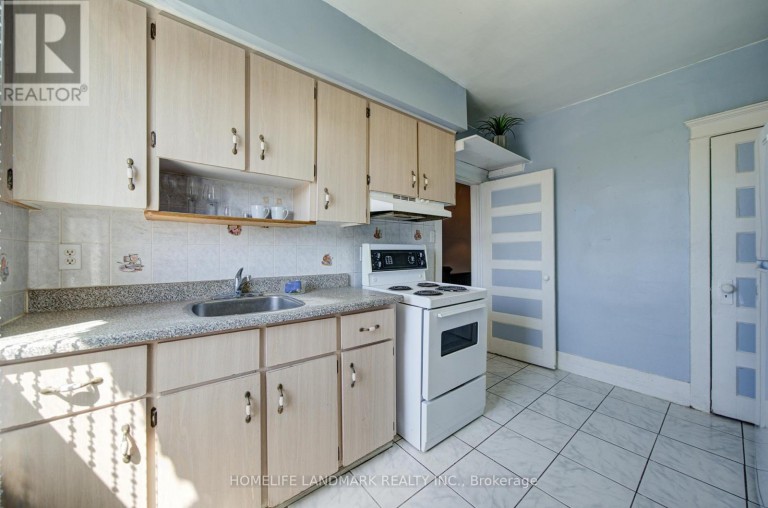 2ND FL - 19 ARMSTRONG AVENUE, Toronto (Dovercourt-Wallace Emerson-Junction), Ontario, M6H1V9
