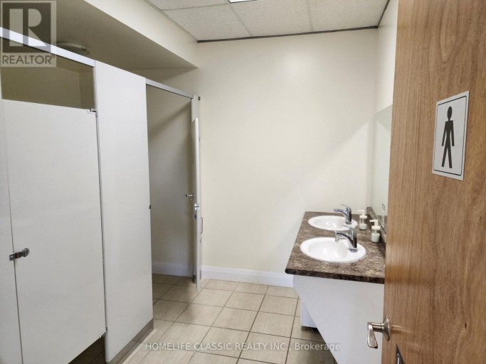 2 - 64 PRINCE ANDREW PLACE, Toronto (Banbury-Don Mills), Ontario, M3C2H4