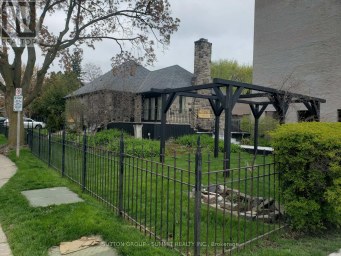 3 BRANT AVENUE Mississauga (Port Credit) Ontario photo 1