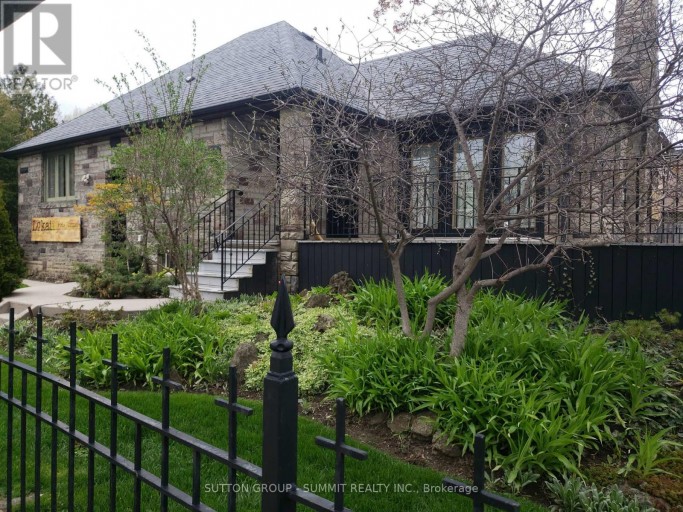 3 BRANT AVENUE, Mississauga (Port Credit), Ontario, L5G3N9