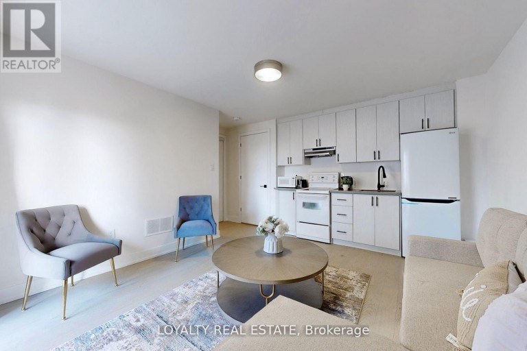 38A MONCLOVA ROAD, Toronto (Downsview-Roding-CFB), Ontario, M3M0A6