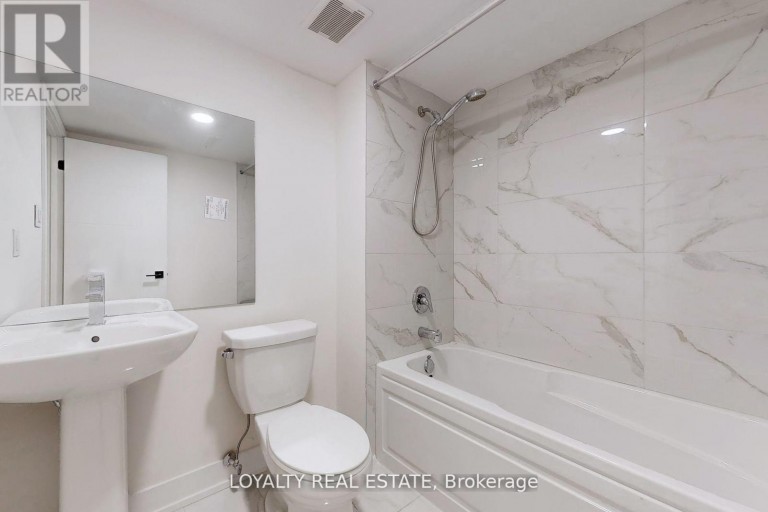 38A MONCLOVA ROAD, Toronto (Downsview-Roding-CFB), Ontario, M3M0A6