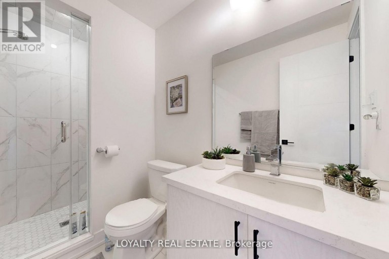 38A MONCLOVA ROAD, Toronto (Downsview-Roding-CFB), Ontario, M3M0A6
