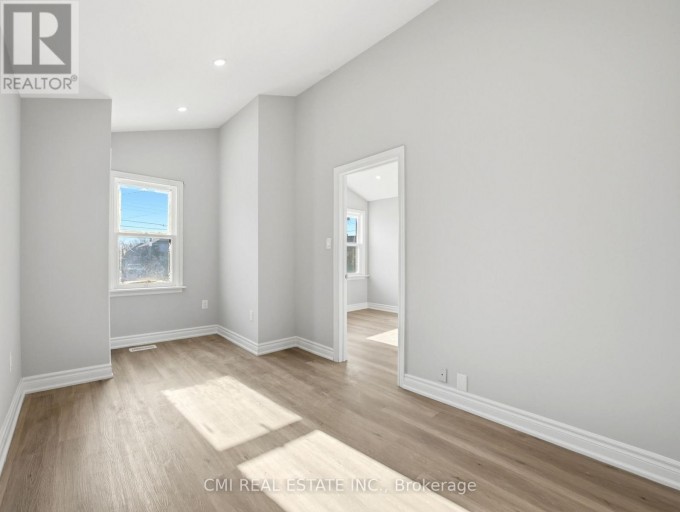 86 ADAIR AVENUE S, Hamilton (Glenview), Ontario, L8K3S5