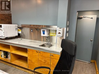 475 BLOOR STREET W Toronto (University) Ontario photo 4
