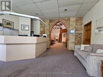 UPPER #1 - 411 QUEEN STREET Newmarket (Central Newmarket) Ontario photo 4