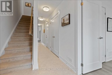58 BALLADRY BOULEVARD Stratford Ontario photo 4