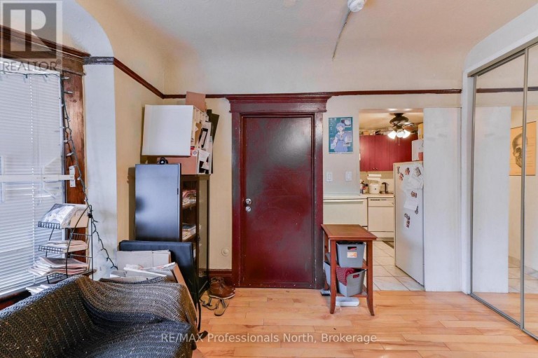 3 MAYNARD AVENUE, Toronto (South Parkdale), Ontario, M6K2Z7