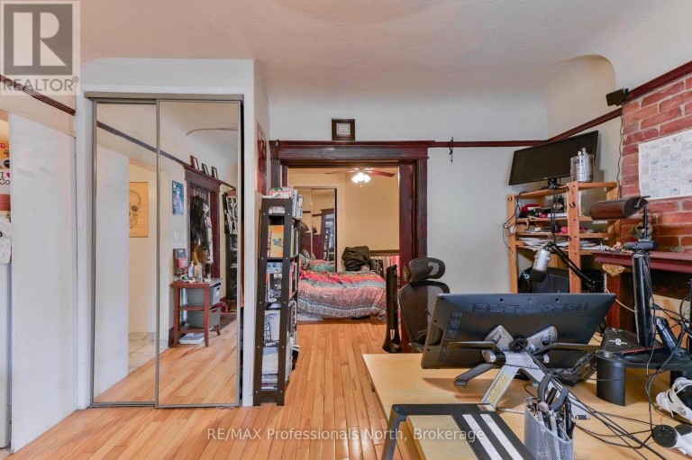 3 MAYNARD AVENUE, Toronto (South Parkdale), Ontario, M6K2Z7