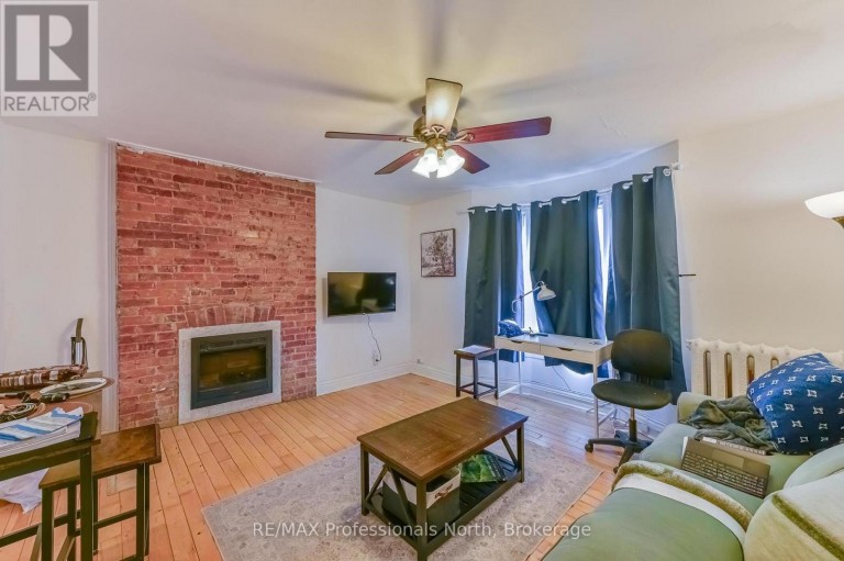 3 MAYNARD AVENUE, Toronto (South Parkdale), Ontario, M6K2Z7