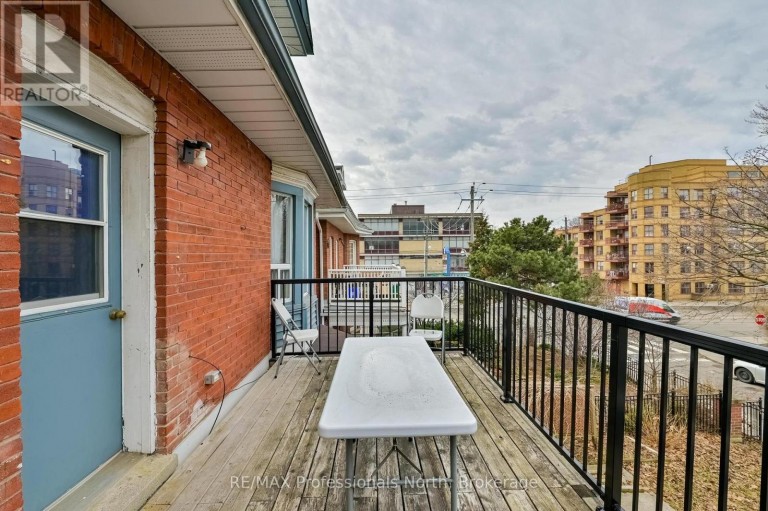 3 MAYNARD AVENUE, Toronto (South Parkdale), Ontario, M6K2Z7