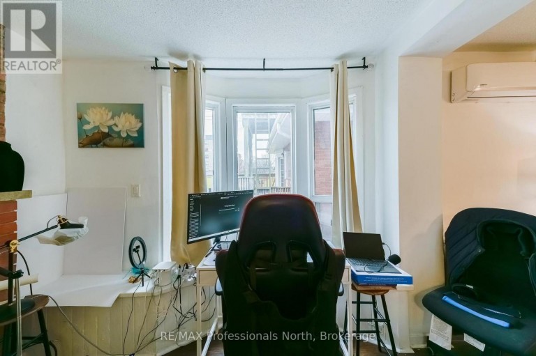 3 MAYNARD AVENUE, Toronto (South Parkdale), Ontario, M6K2Z7
