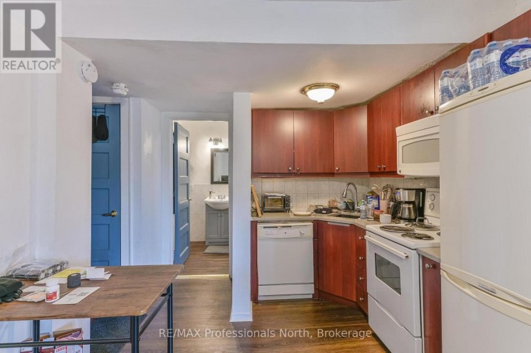 3 MAYNARD AVENUE, Toronto (South Parkdale), Ontario, M6K2Z7