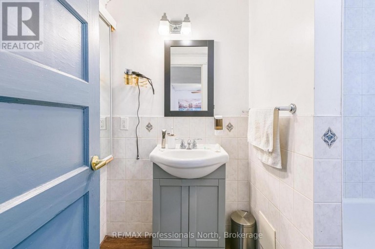 3 MAYNARD AVENUE, Toronto (South Parkdale), Ontario, M6K2Z7
