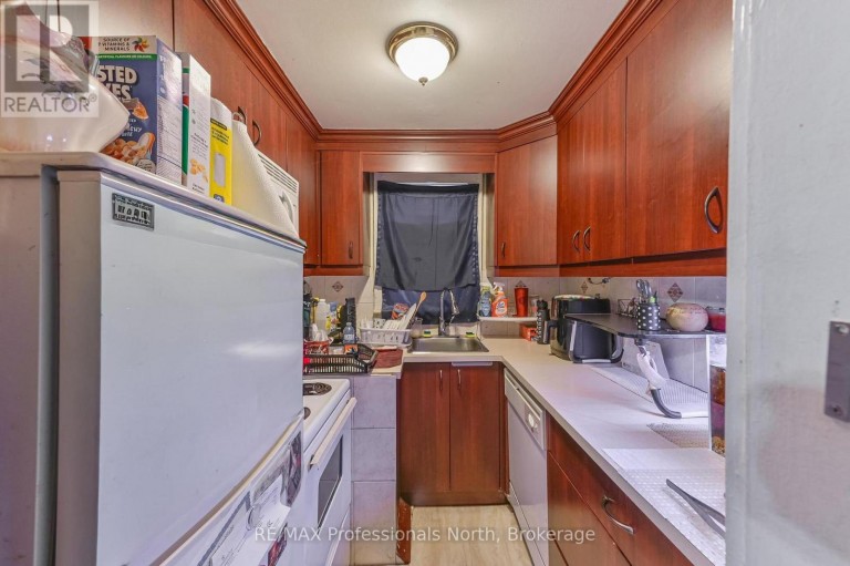 3 MAYNARD AVENUE, Toronto (South Parkdale), Ontario, M6K2Z7