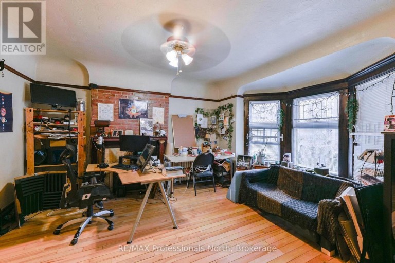 3 MAYNARD AVENUE, Toronto (South Parkdale), Ontario, M6K2Z7