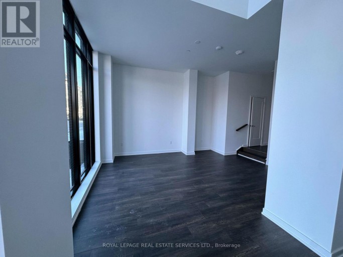 105 - 801 THE QUEENSWAY, Toronto (Stonegate-Queensway), Ontario, M8Z1N4