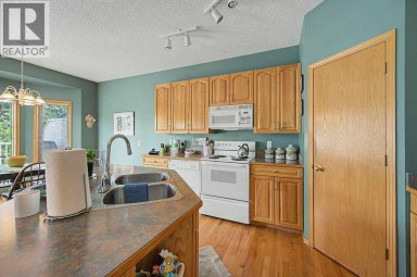 18 Prominence View SW Calgary Alberta photo 12