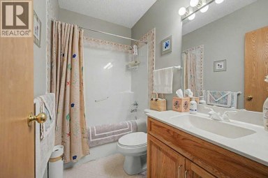 18 Prominence View SW Calgary Alberta photo 39