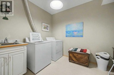 18 Prominence View SW Calgary Alberta photo 40