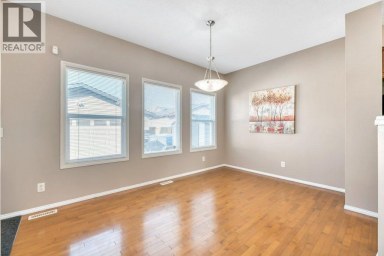 319 Saddlebrook Circle NE Calgary Alberta photo 14