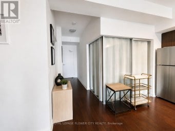 607 - 10 WILLISON SQUARE Toronto (Kensington-Chinatown) Ontario photo 3