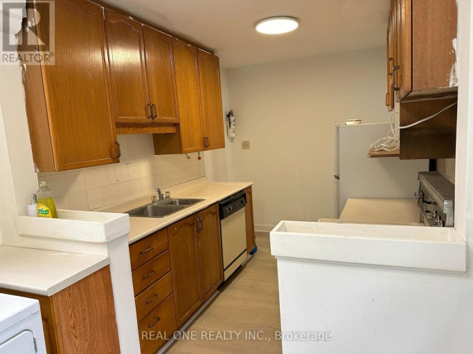 22 PLEASANT VIEW DRIVE, Toronto (Pleasant View), Ontario, M2J3P5