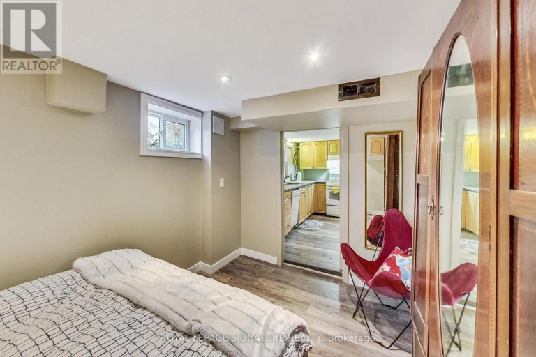 1 MILNE AVENUE, Toronto (Oakridge), Ontario, M1L1J7