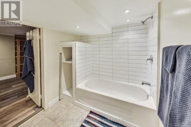 1 MILNE AVENUE Toronto (Oakridge) Ontario photo 7
